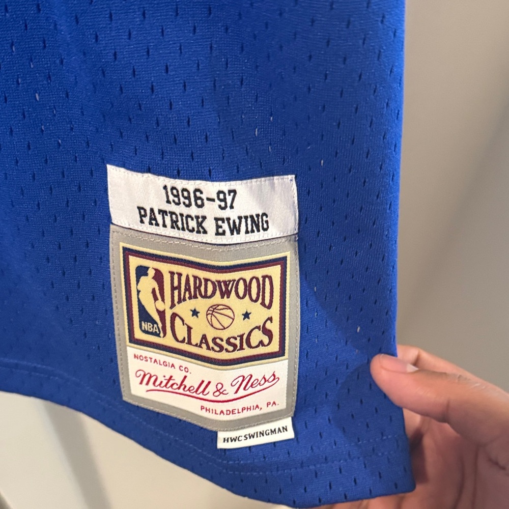New York Knicks - Ewing Mitchell & Ness Jersey - Picture 4 of 6
